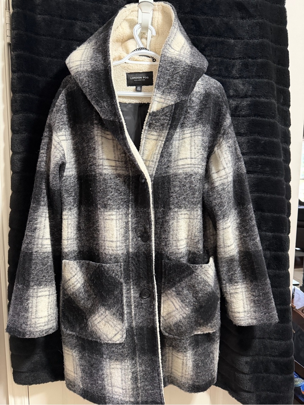 London Fog Women’s Plaid Hooded Sherpa Lined Coat Black Cream Size L